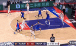 受眼伤影响仍在寻找准星 易建联半场0分3板甘做蓝领